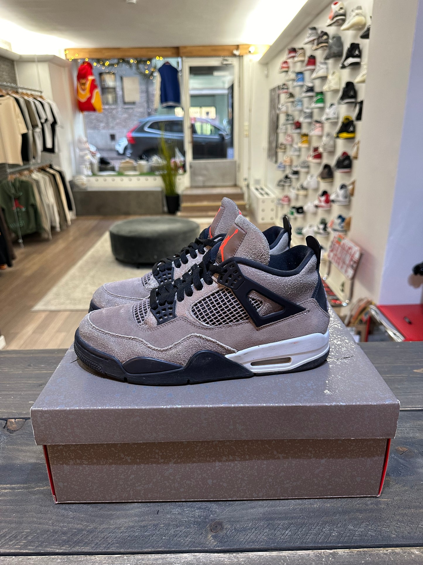 Jordan 4 Retro Taupe Haze (Eu: 43)