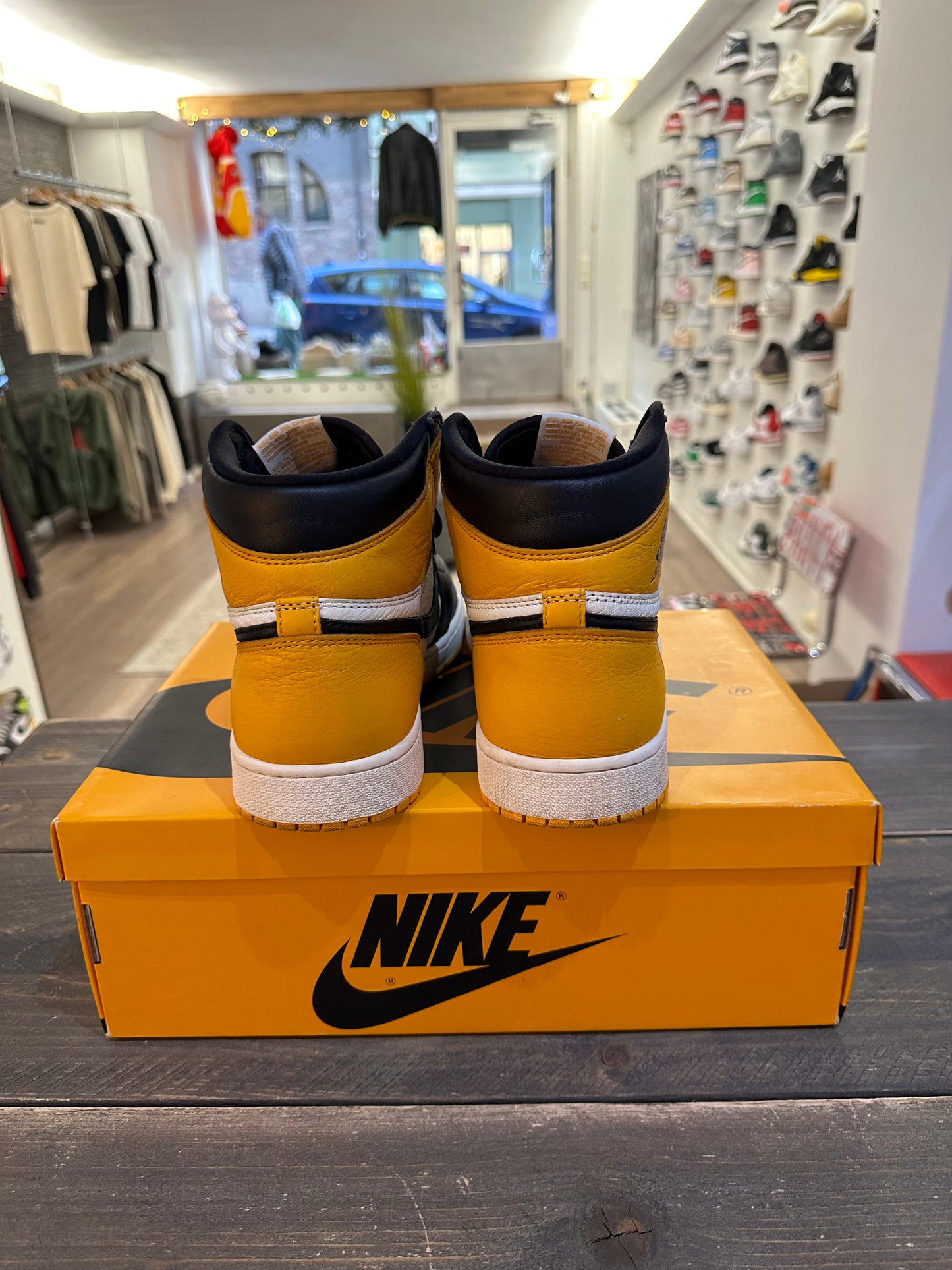 Jordan 1 Retro High OG Yellow Toe (Eu:47,5)