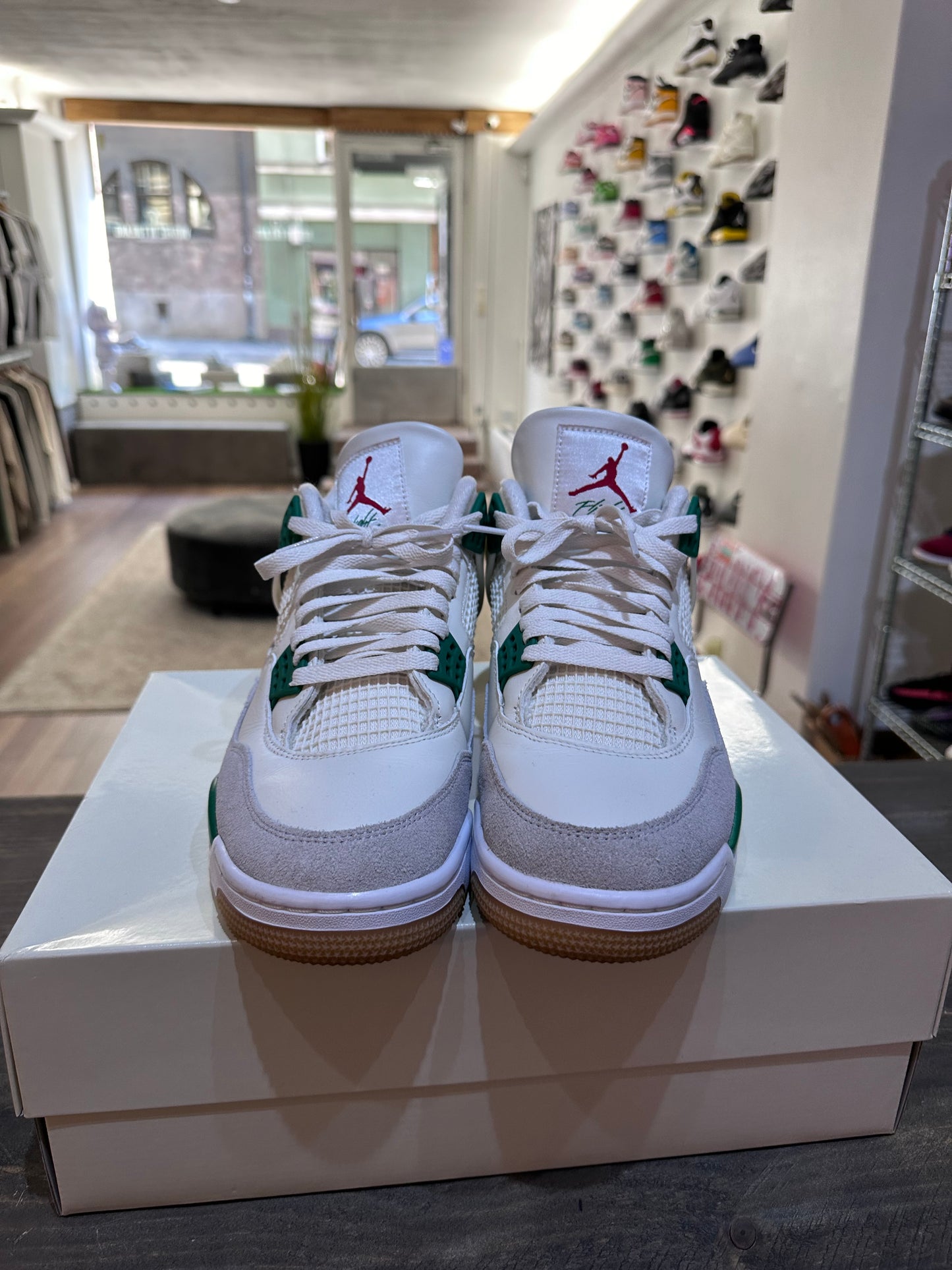 Jordan 4 Retro SB Pine Green (Eu: 44.5)